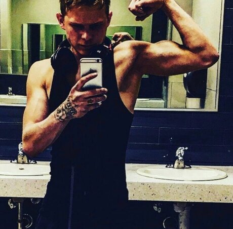 Shawden Allen model nude pictures