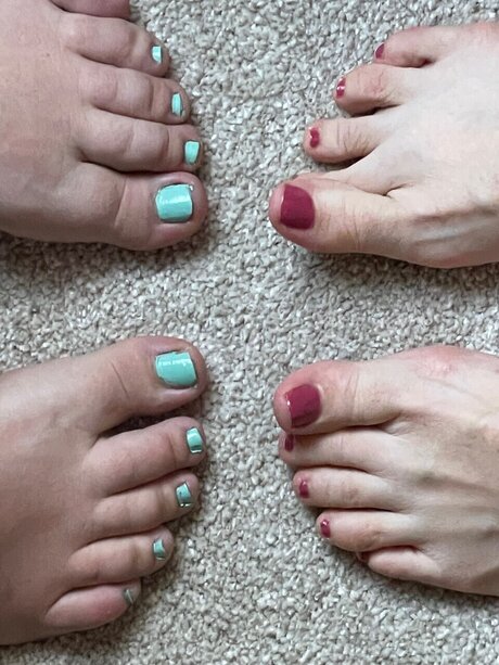 2 feet sexy star pic