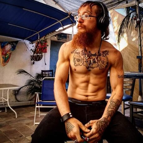 Taylor Bergulfr model high quality photos