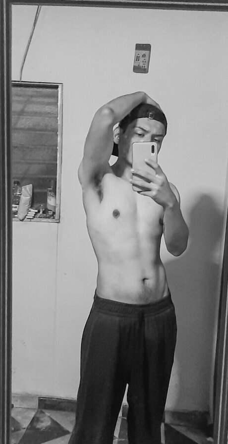 Mario Menjivar star nude photos