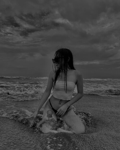 Yimyam model art picture