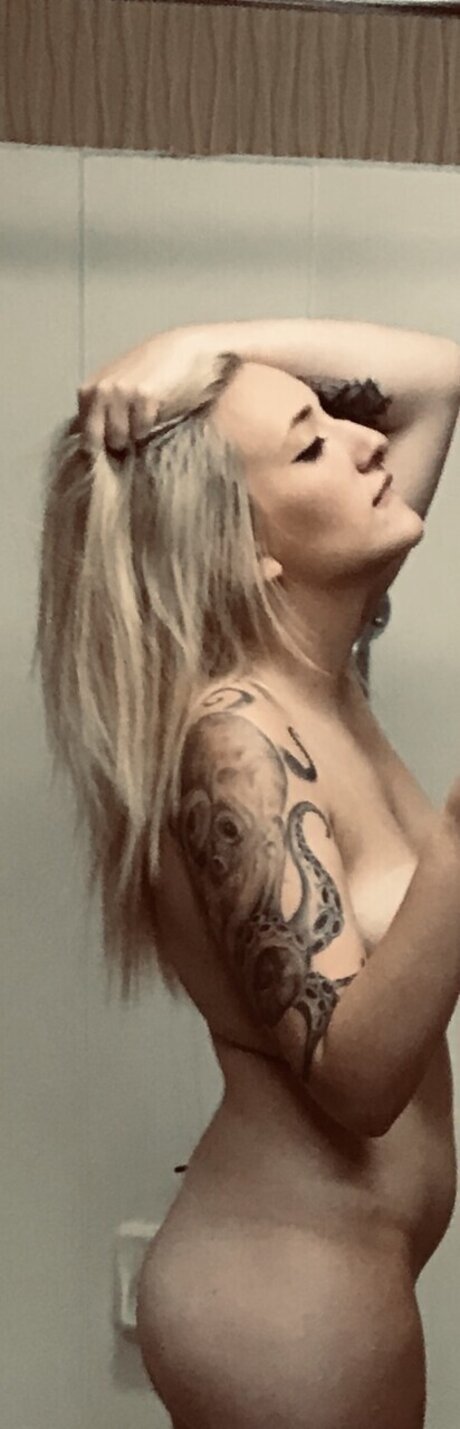 Tequires Only model exclusive image