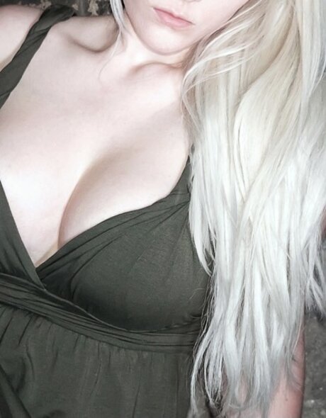 PIEDESTAL best model photo