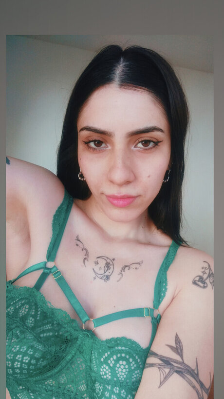 Miss V_ model porn image