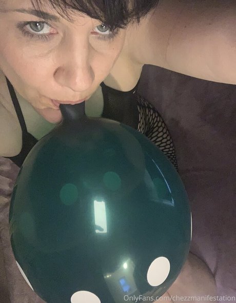 chezzmanifestation model hot img