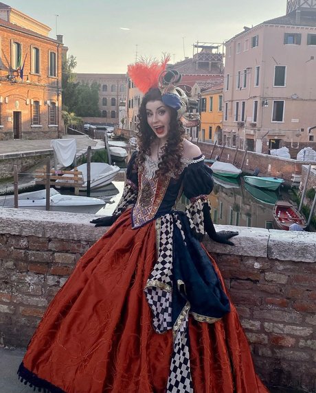 Raineemery porn model photo