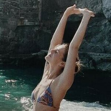 Bunnycutie naked star image