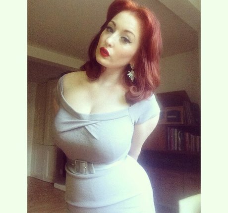 Laura Dawson model top img