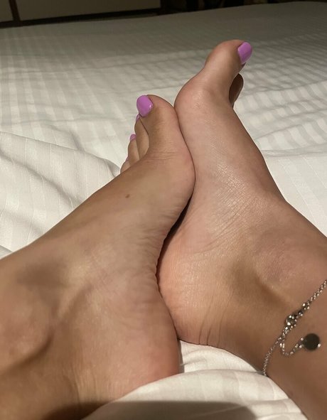 maandymore model pretty photos