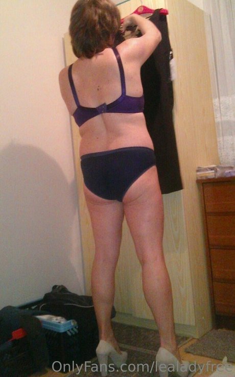 lealadyfree sex star photo