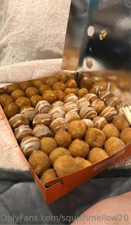 squishmellow20 exclusive model image