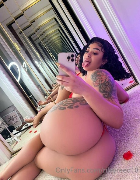 rileyreed18 star naked galleries