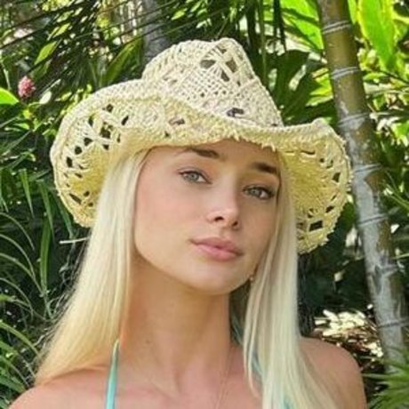 Emilie Kull hd actress images