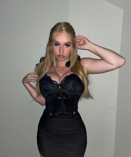 haileyyfriz high quality actress pic