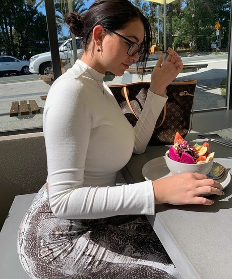 Anna Paul best star picture