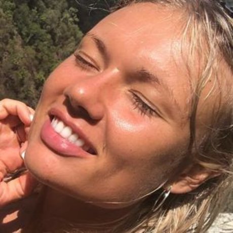 Sinead Hegarty star top archive