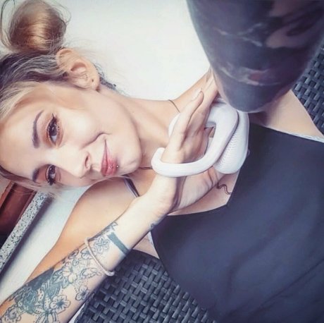 artnvenom star naked pics