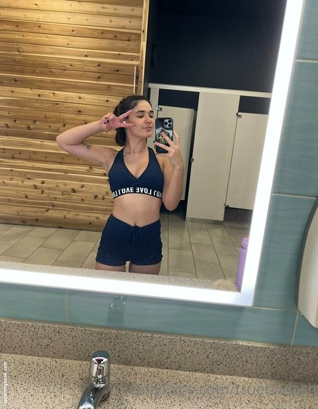 truebadash exclusive model photos