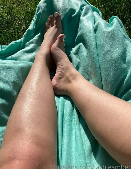 lachleamber model erotic pictures