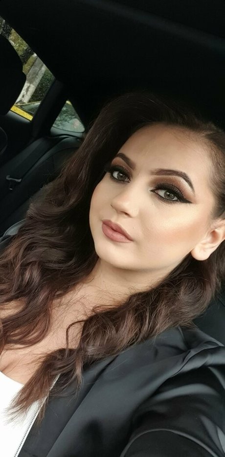 Mashagrx exclusive model image