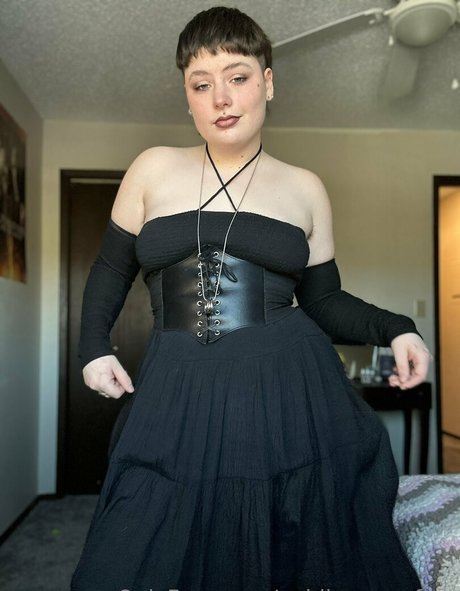 curvy muscle onlyfans erotic img