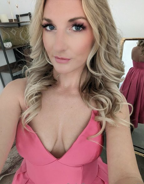 megnfit model nude pictures