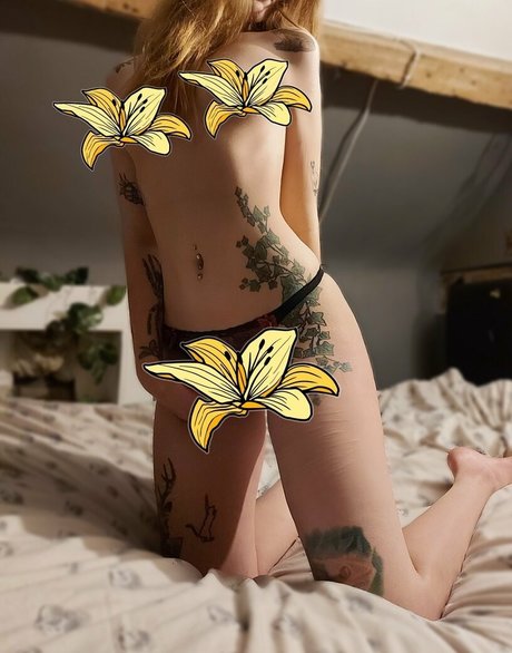 sleepyvegan adult model photo