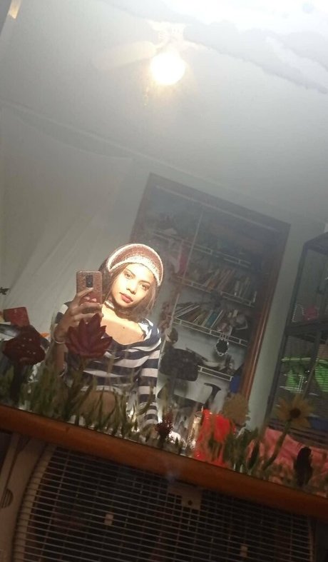 feliciathunnder model nude photos