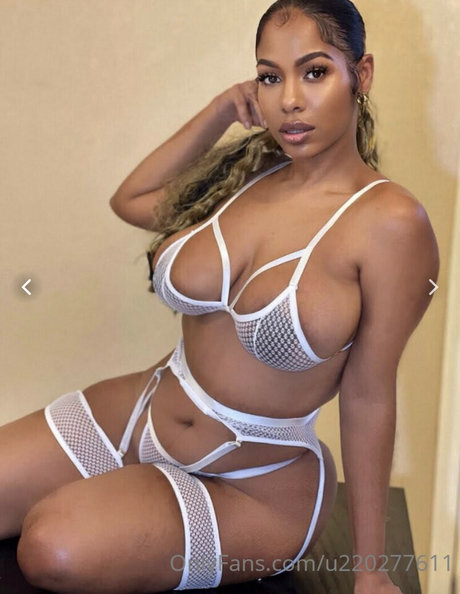 Leiza Mae Keane sexy star image