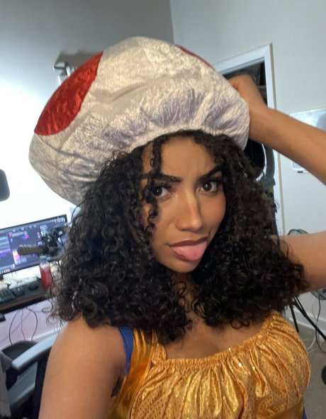 krystalogy pornstar nice img