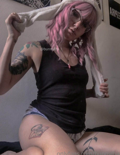 Vanilla Mon exclusive model images