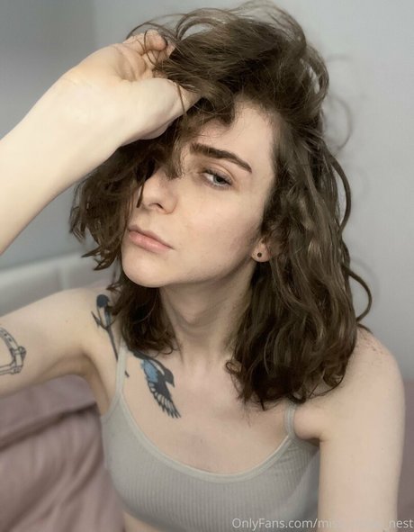 Miss Crows Nest model perfect image