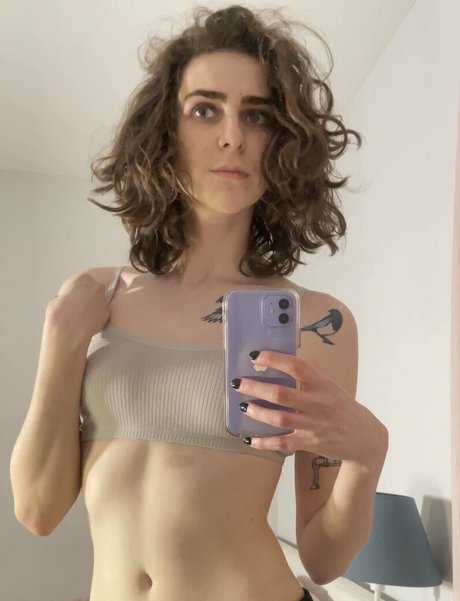 Miss Crows Nest hot star image