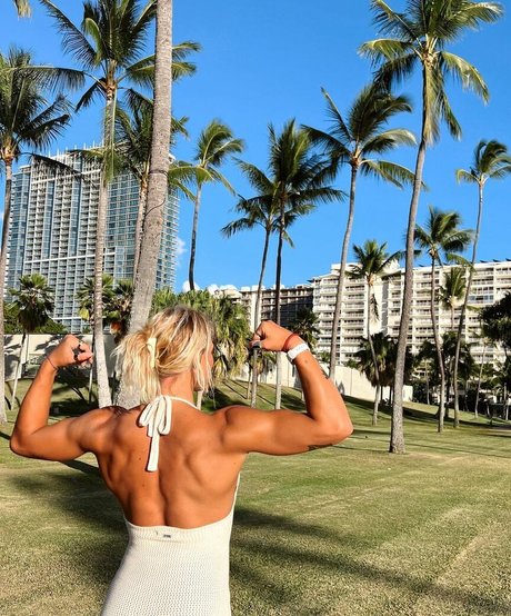 Calyx Harmony erotic pornstar image