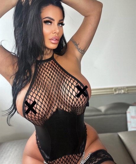 Onlyheni model naked pictures