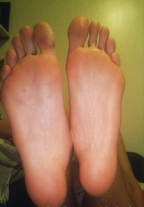 clarita feet adult star img