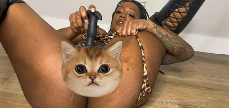 symoneskyefree nude star pictures