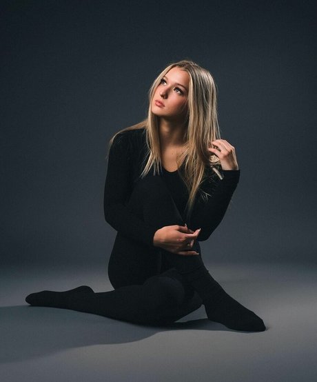 Emma Welyki xxx model photo