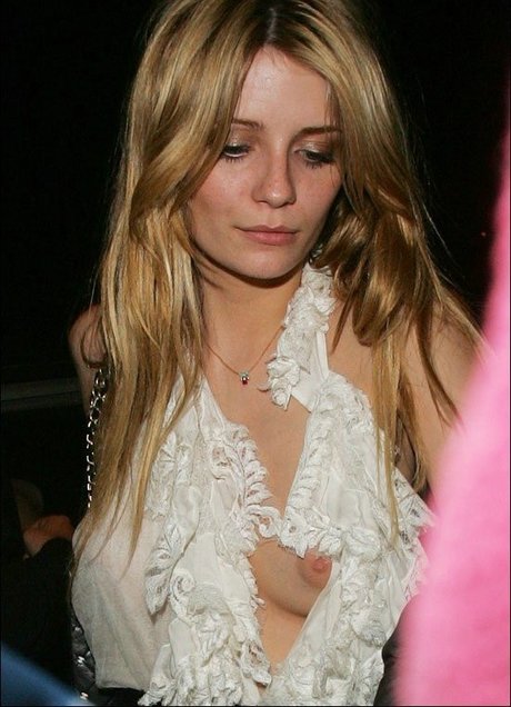 Mischa Barton pretty actress photo