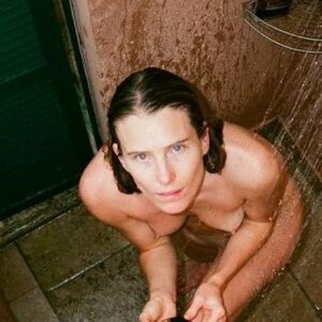 Dree Hemingway erotic model photo