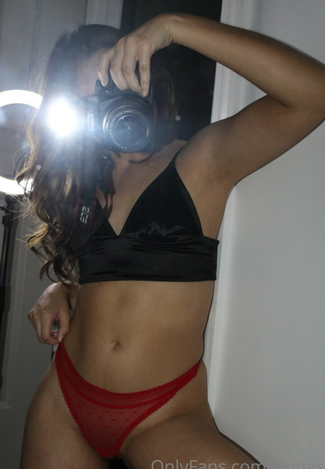 rlunas erotic actress photos