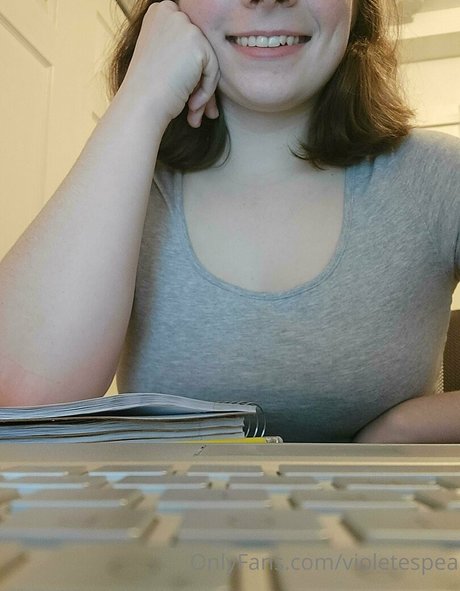 violetespea adult model pic
