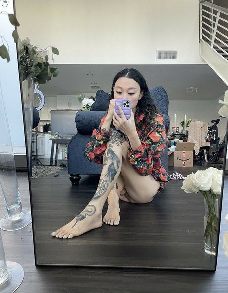 Billie Beaumont hot star pic