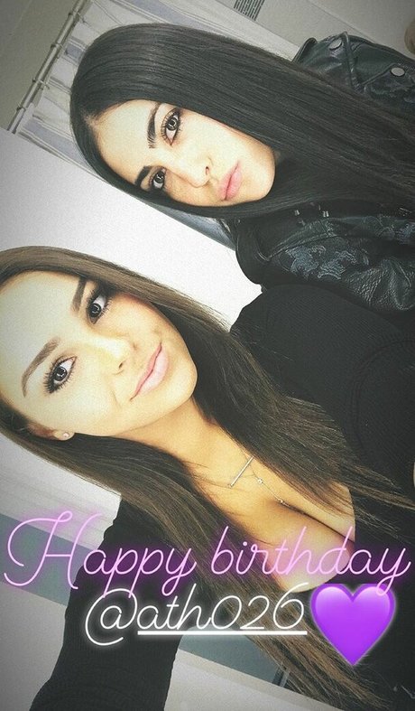 Faryn Corey model nude photo