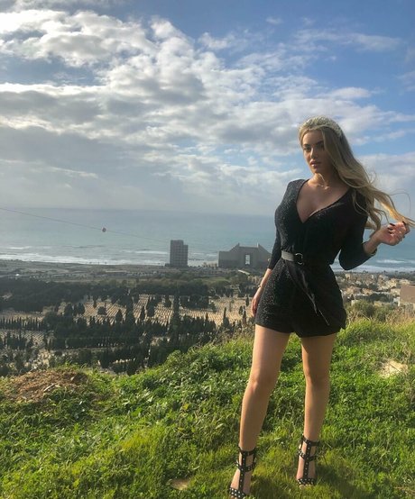 curvy kitty onlyfans art nude gallery