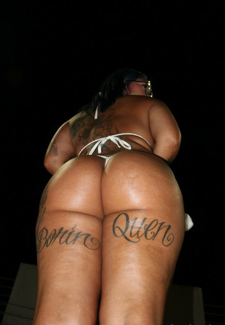 leahndra model nude pics