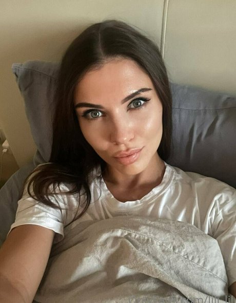 vika ua star hot image