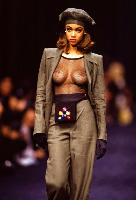 Tyra Banks nude pornstar gallery