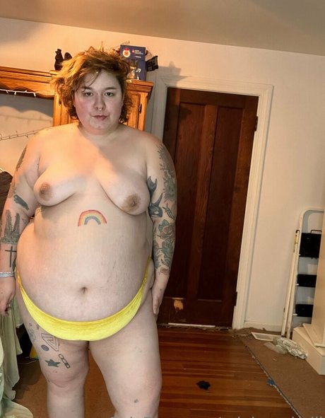 rainbowbelli art model pic