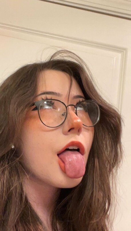 AliciaJade naked model image